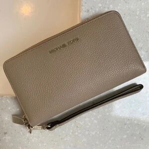 Michael‎ Kors Large Flat Phone Case Wristlet Wallet Truffle